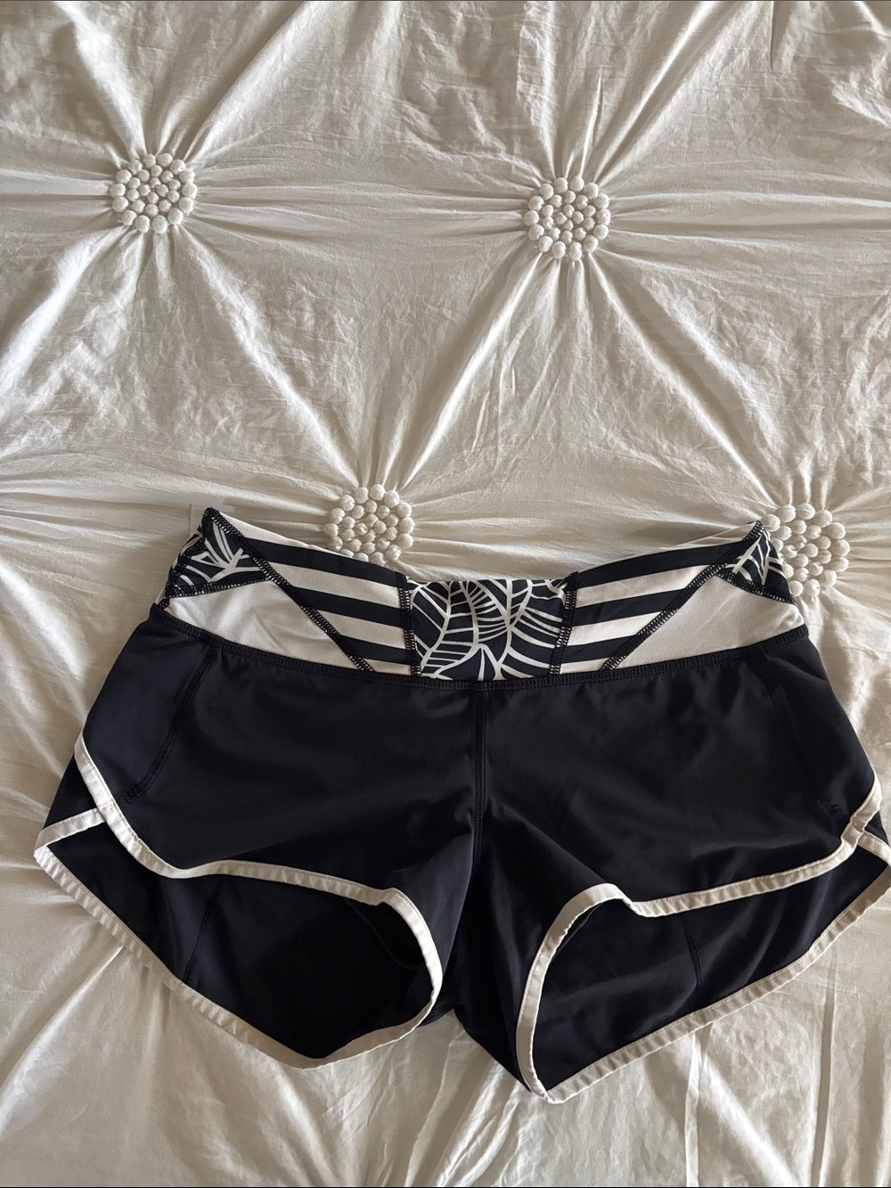 lululemon athletica Black and White Speed Up Low Rise Athletic Shorts 2.5